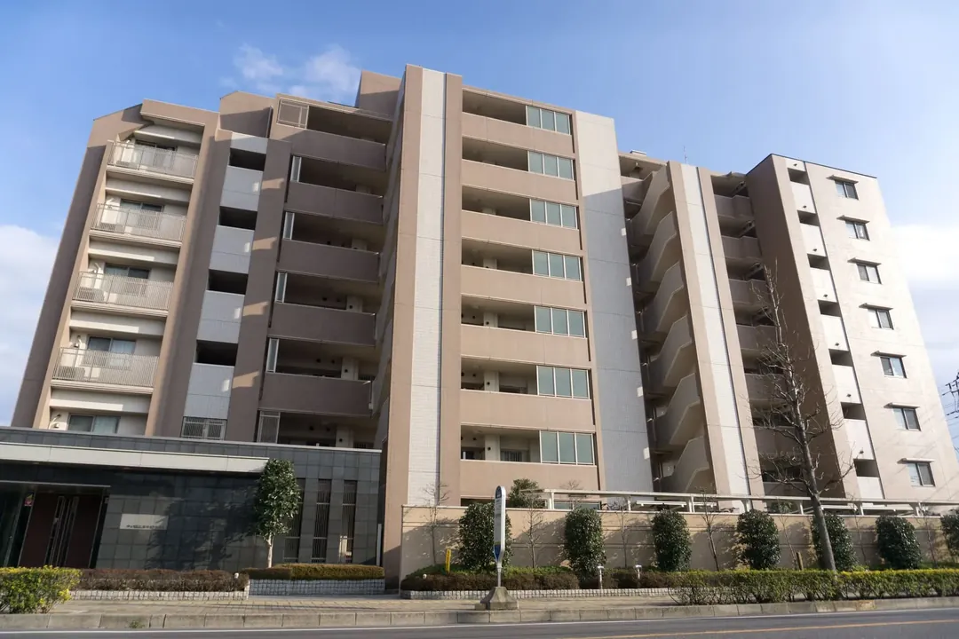 対応するマンション物件の外観